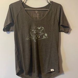 Womens Medium size ten tree T shirt